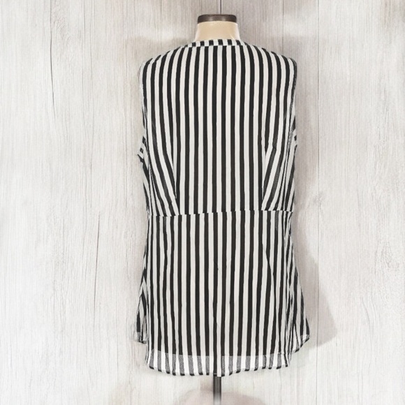 Torrid Blouse with Tie Front | SIZE 0 (L-12) - Picture 2 of 5